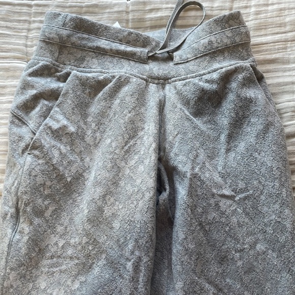Lululemon joggers! Size 0! - Picture 2 of 6